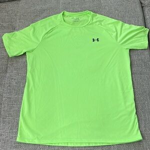 Excellent condition, maybe worn once
men’s Under Armour dry fit tee
size L